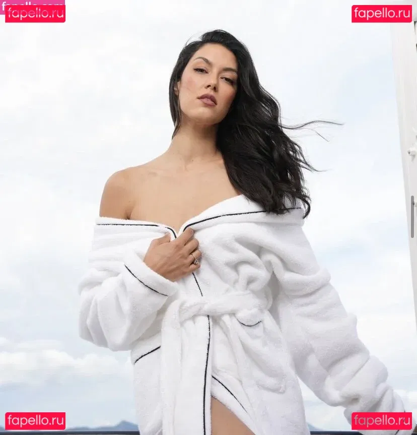 Rebecca Mir Onlyfans Photo Gallery 