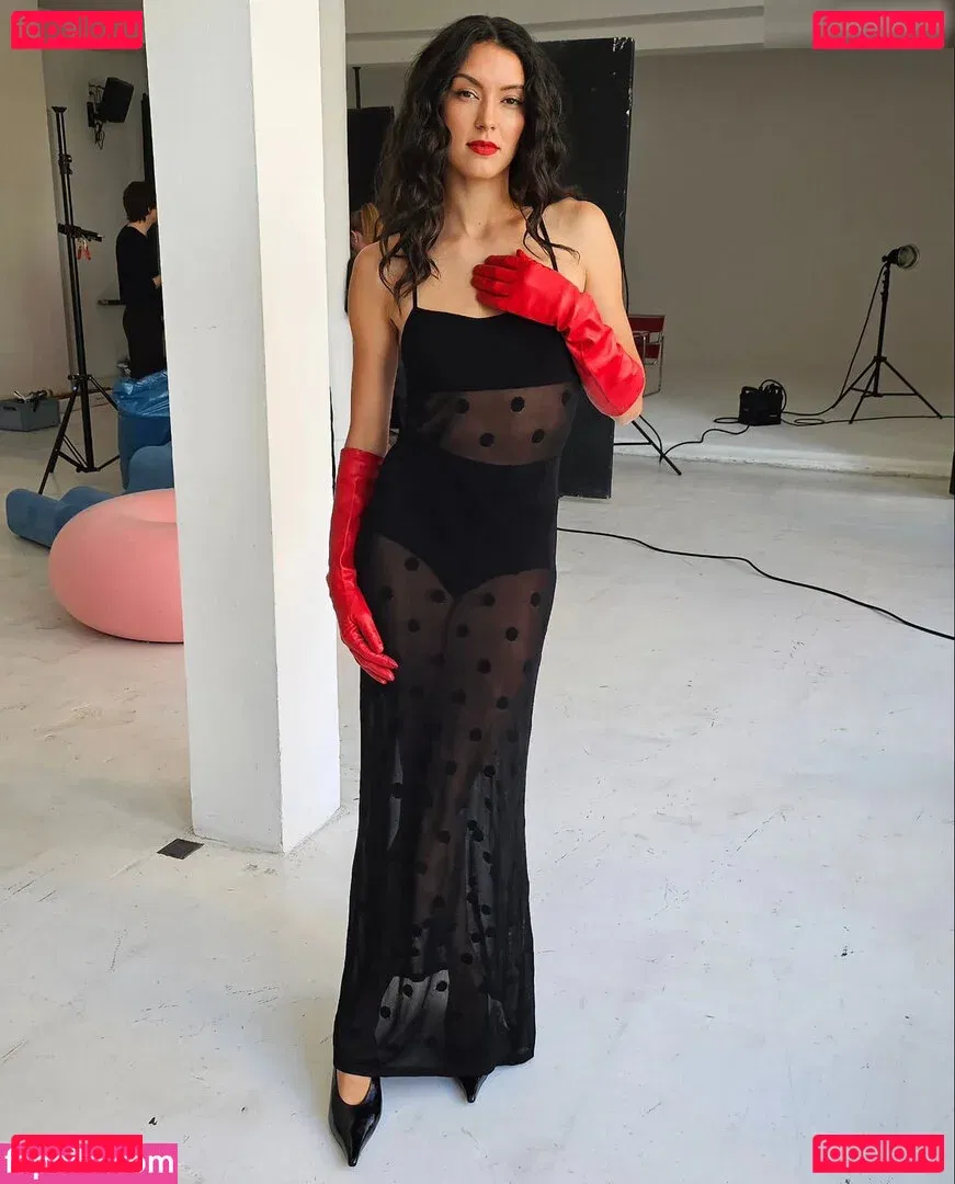 Rebecca Mir Onlyfans Photo Gallery 