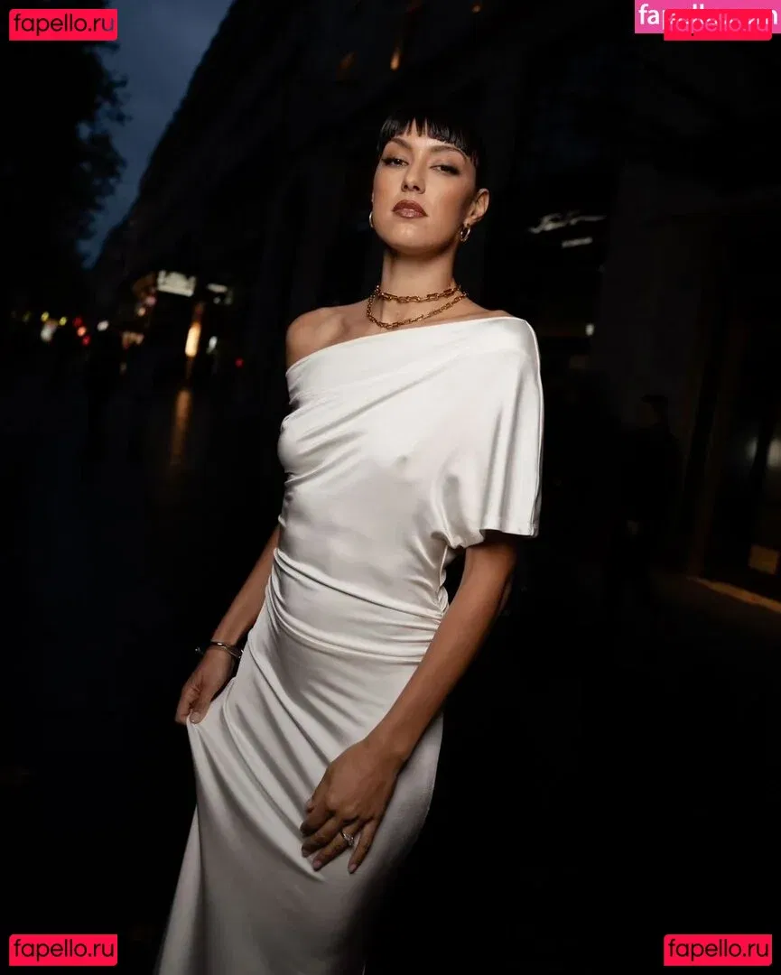 Rebecca Mir Onlyfans Photo Gallery 