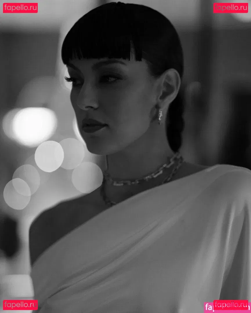 Rebecca Mir Onlyfans Photo Gallery 