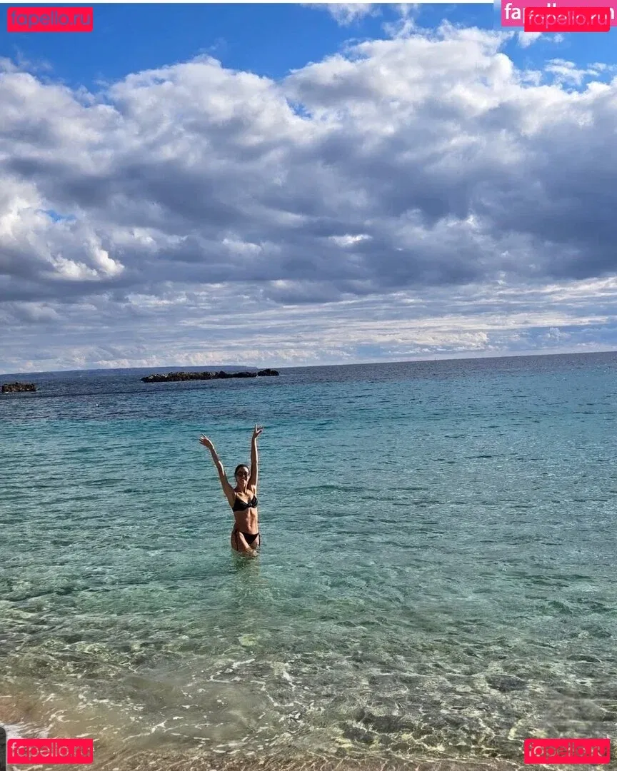 Rebecca Mir Onlyfans Photo Gallery 