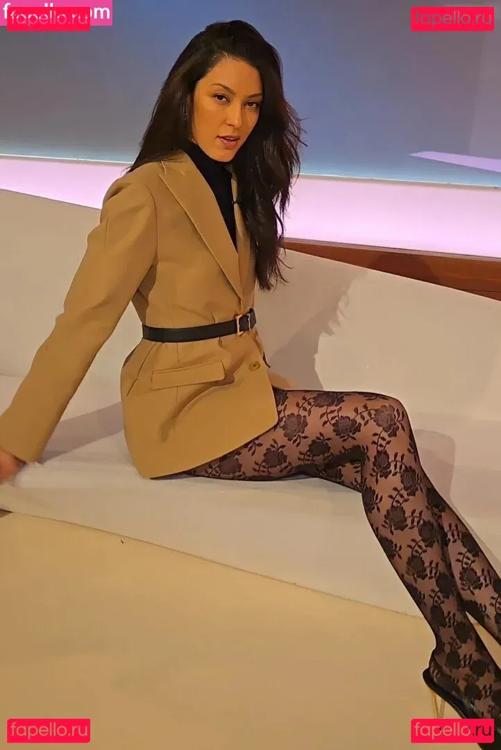 Rebecca Mir Onlyfans Photo Gallery 