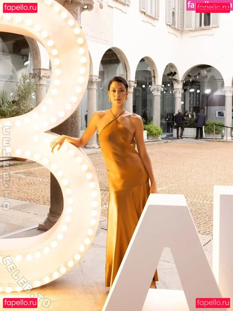 Rebecca Mir Onlyfans Photo Gallery 