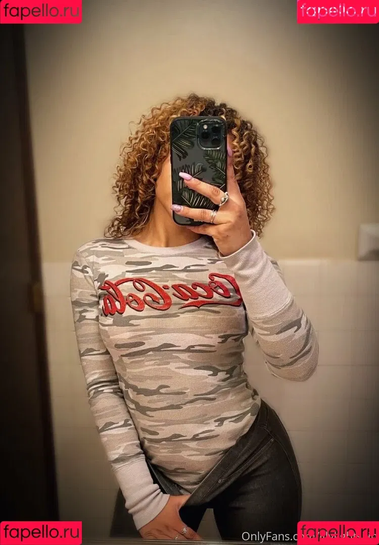 lilylightskin Onlyfans Photo Gallery 