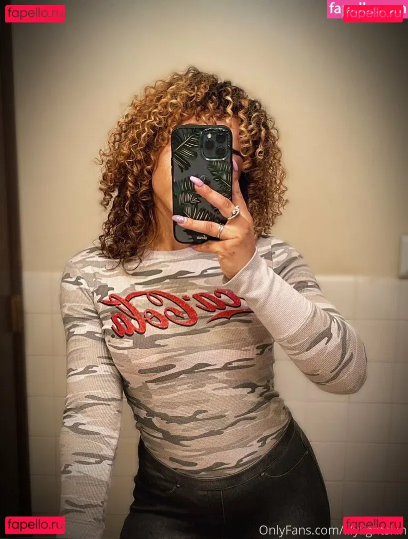 lilylightskin Onlyfans Photo Gallery 