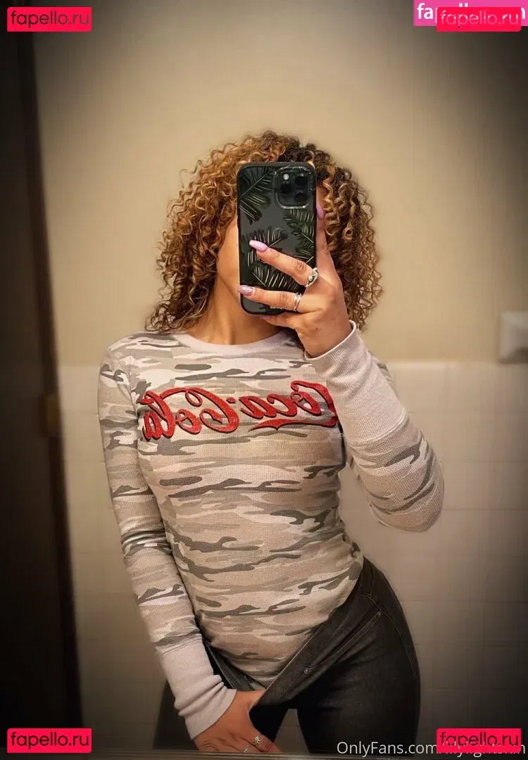 lilylightskin Onlyfans Photo Gallery 