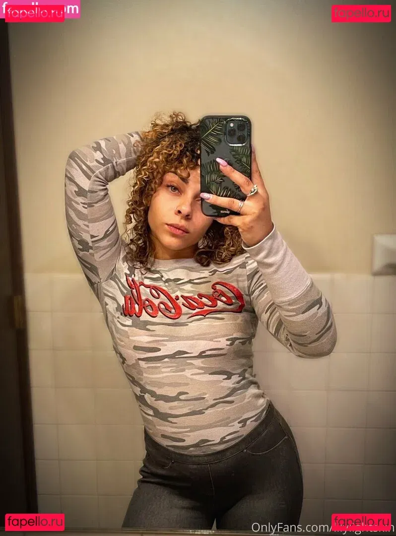 lilylightskin Onlyfans Photo Gallery 
