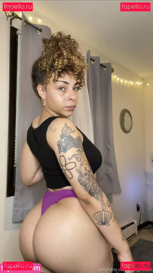 lilylightskin Onlyfans Photo Gallery 