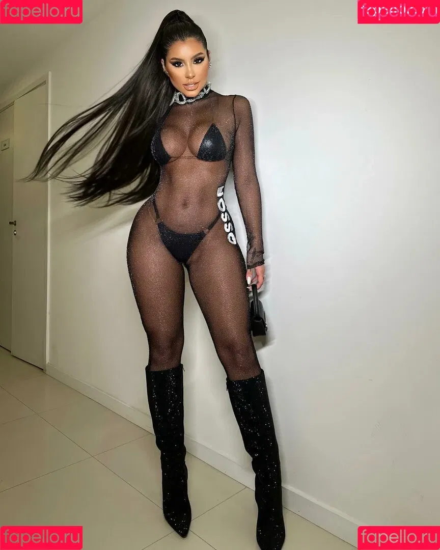 Yris Araujo Onlyfans Photo Gallery 