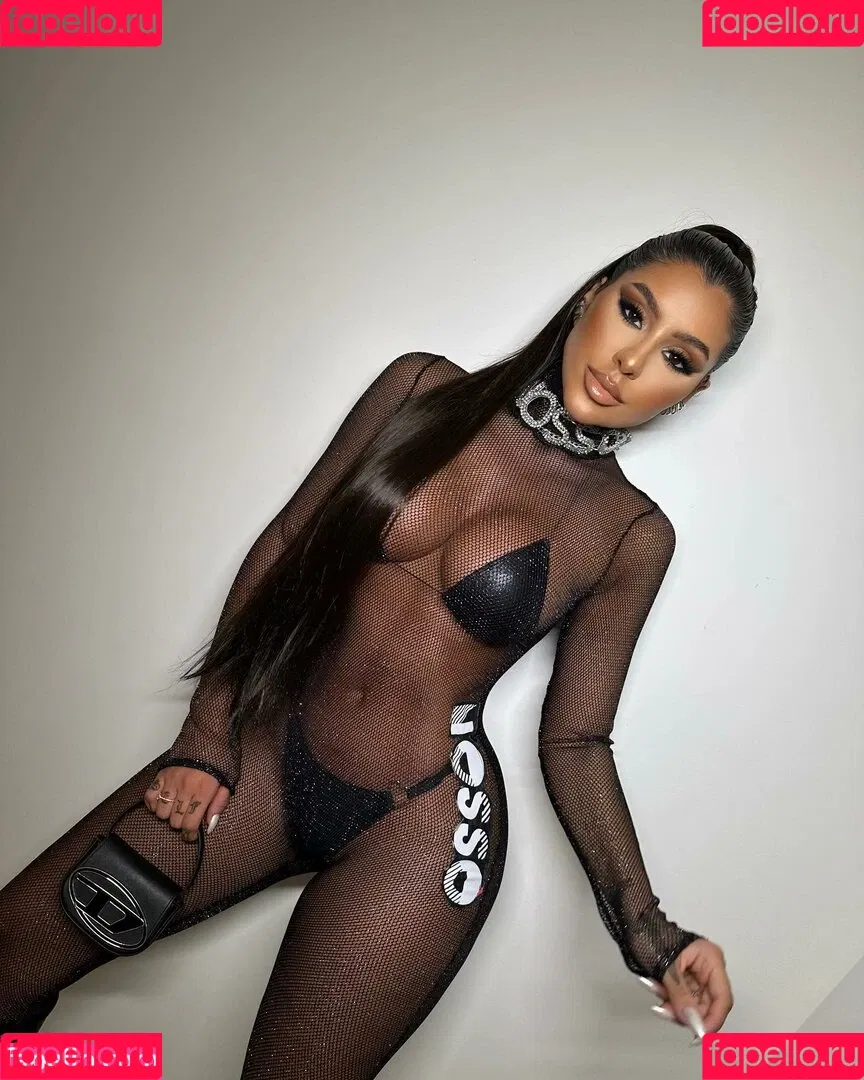 Yris Araujo Onlyfans Photo Gallery 