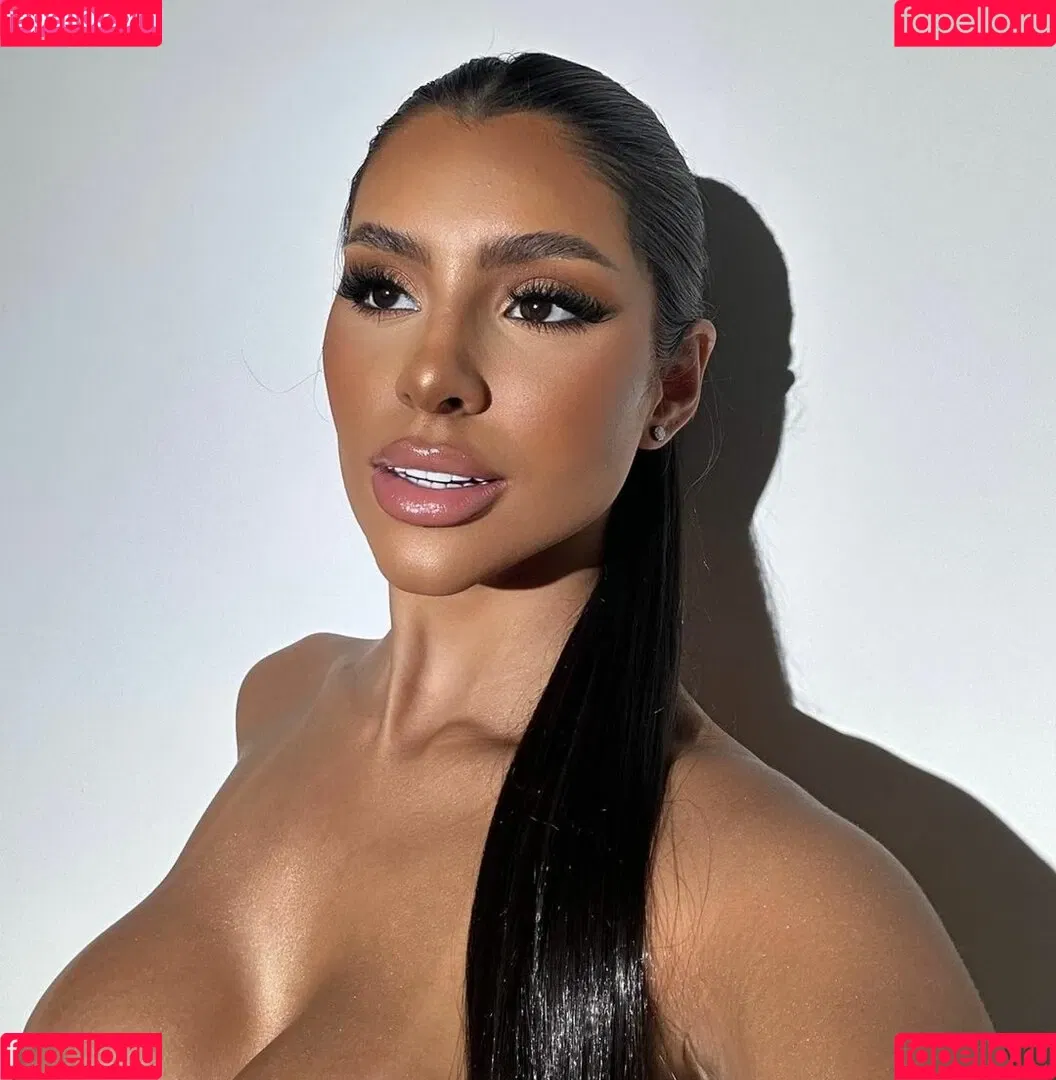 Yris Araujo Onlyfans Photo Gallery 