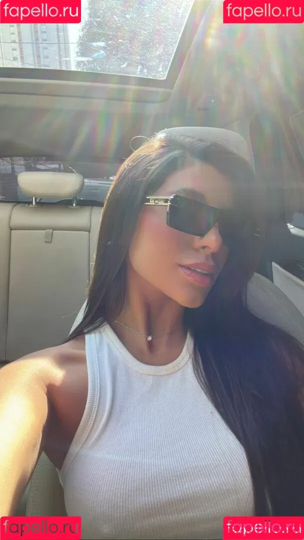 Yris Araujo Onlyfans Photo Gallery 