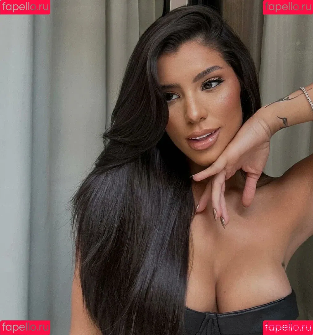 Yris Araujo Onlyfans Photo Gallery 