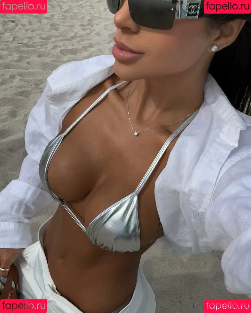 Yris Araujo Onlyfans Photo Gallery 