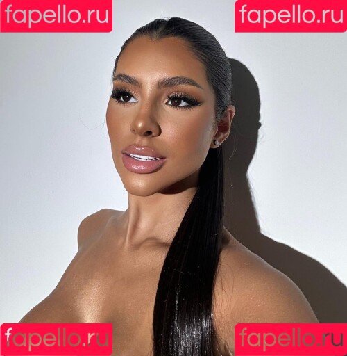 Yris Araujo Onlyfans Photo Gallery 