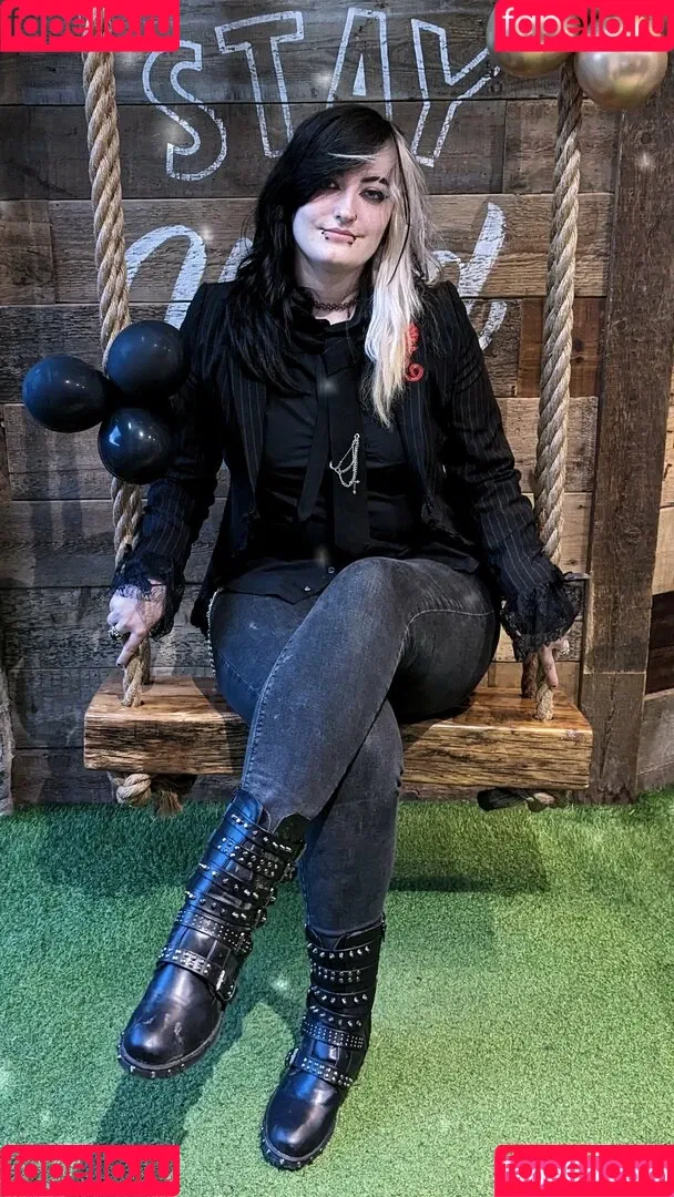 Easygoinggoth Onlyfans Photo Gallery 
