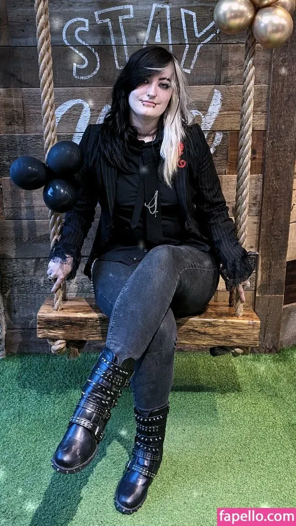 Easygoinggoth Onlyfans Photo Gallery 