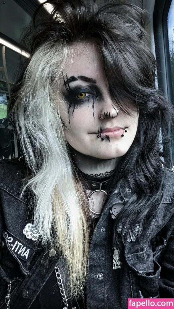 Easygoinggoth Onlyfans Photo Gallery 