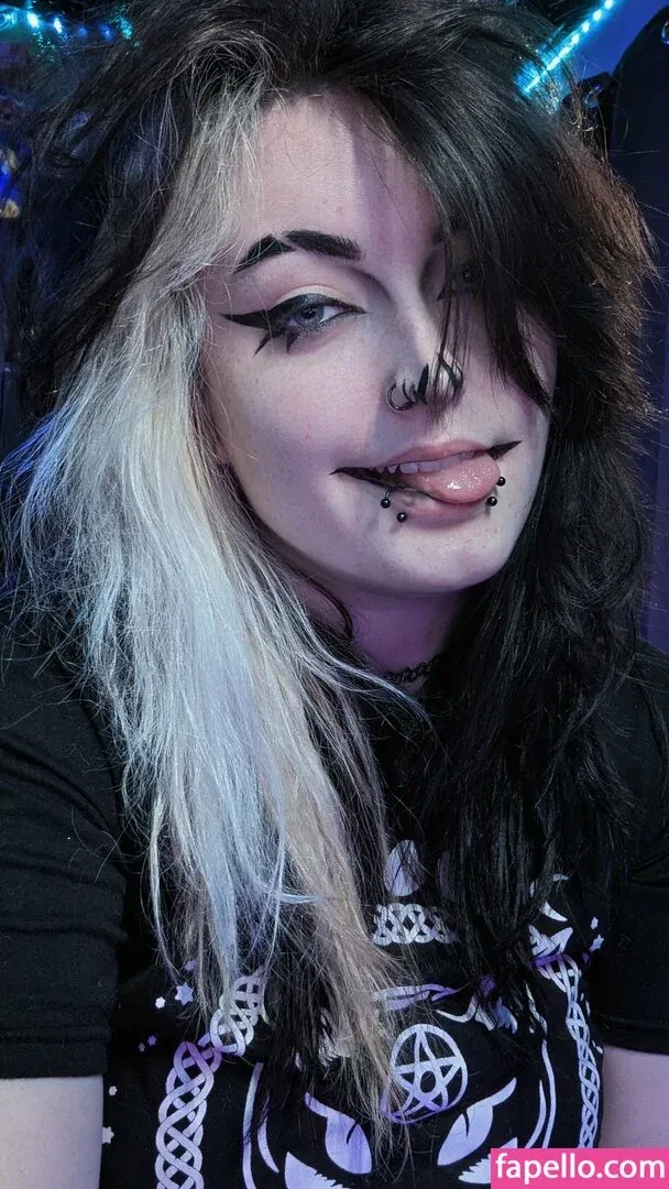 Easygoinggoth Onlyfans Photo Gallery 