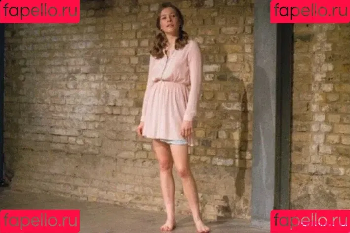 Emma D'arcy Onlyfans Photo Gallery 
