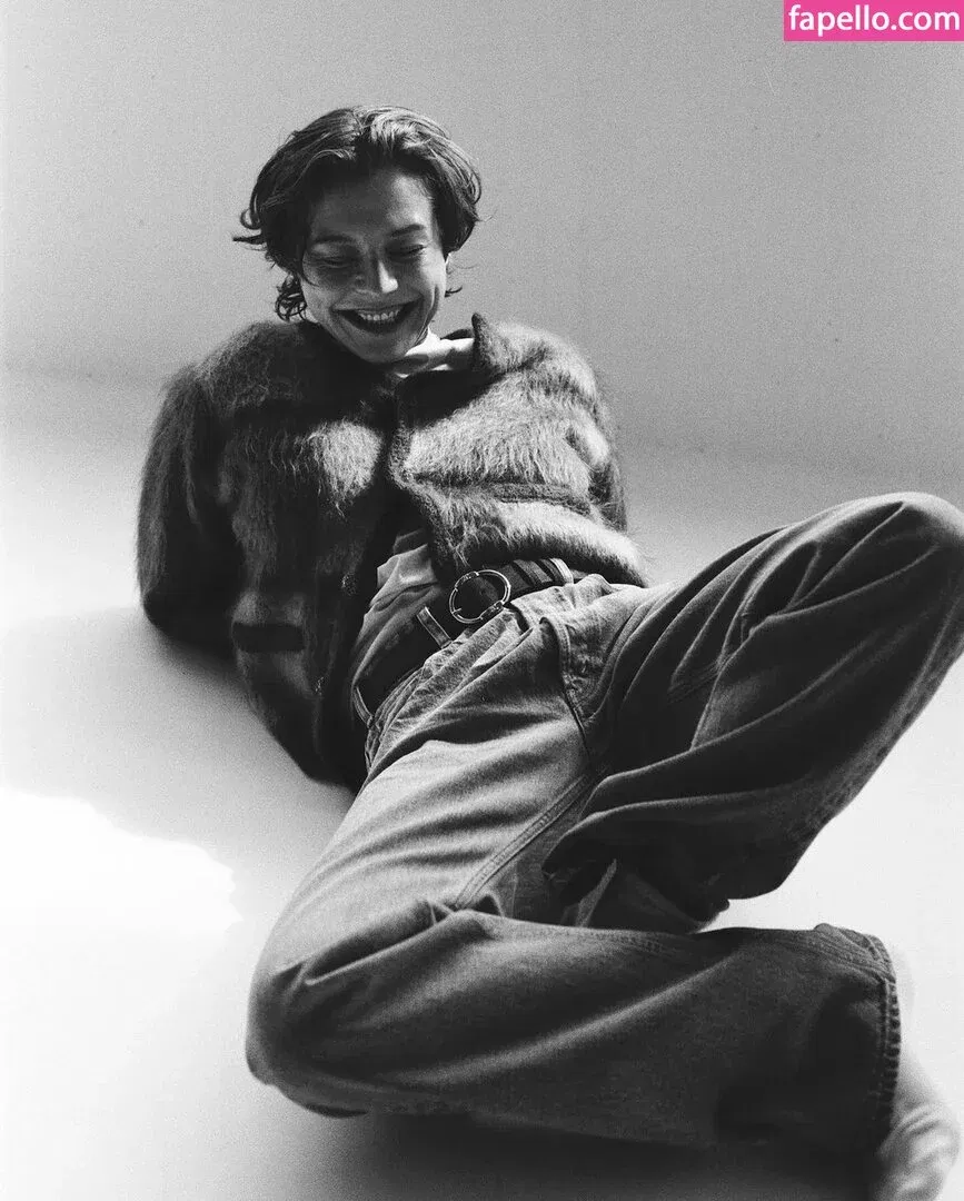 Emma D'arcy Onlyfans Photo Gallery 