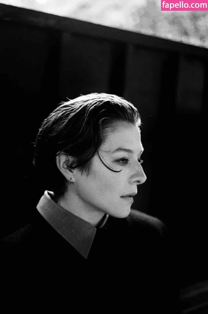 Emma D'arcy Onlyfans Photo Gallery 