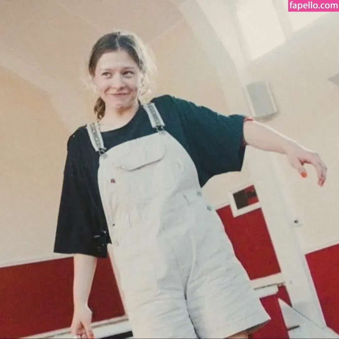 Emma D'arcy Onlyfans Photo Gallery 