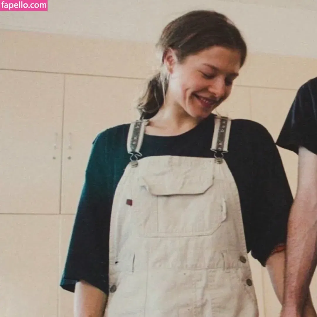 Emma D'arcy Onlyfans Photo Gallery 