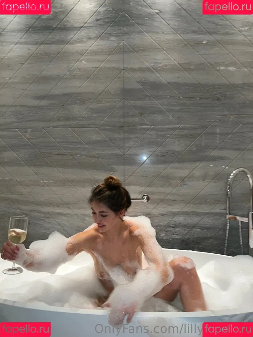Lilly Lagodka Onlyfans Photo Gallery 