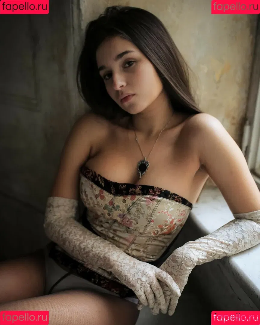Avrelia Amaris Onlyfans Photo Gallery 