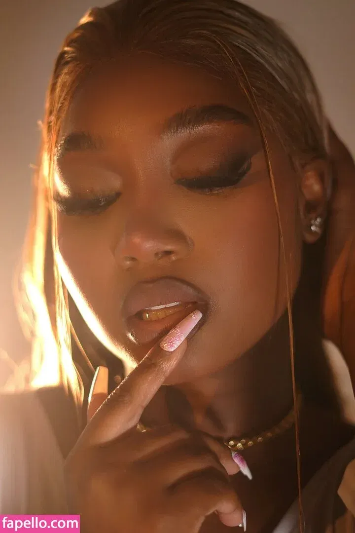 alison_moan Onlyfans Photo Gallery 