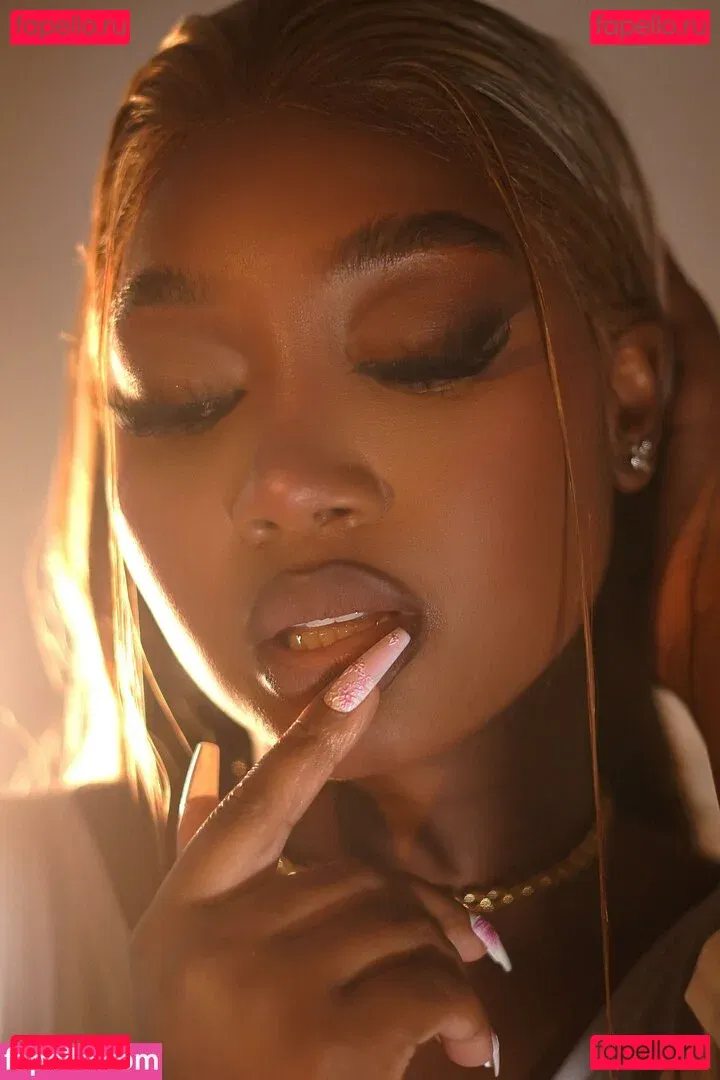 alison_moan Onlyfans Photo Gallery 