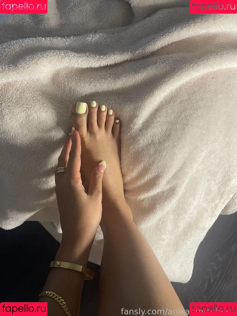 anikaprettyfeet_ Onlyfans Photo Gallery 