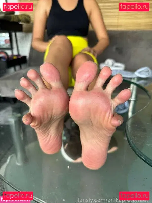 anikaprettyfeet_ Onlyfans Photo Gallery 