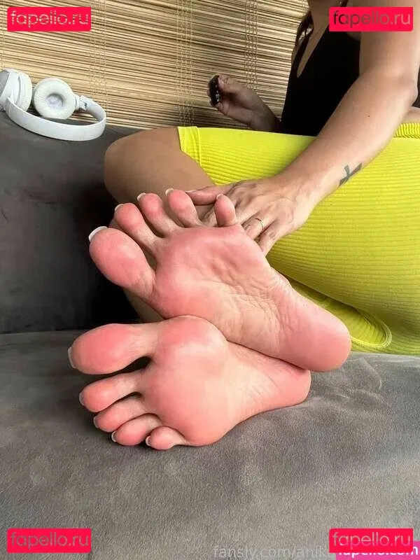 anikaprettyfeet_ Onlyfans Photo Gallery 
