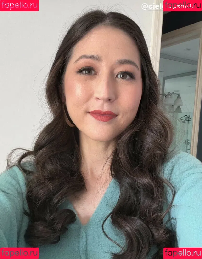 Mina Kimes Onlyfans Photo Gallery 