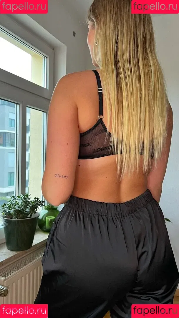 naadine.gr Onlyfans Photo Gallery 