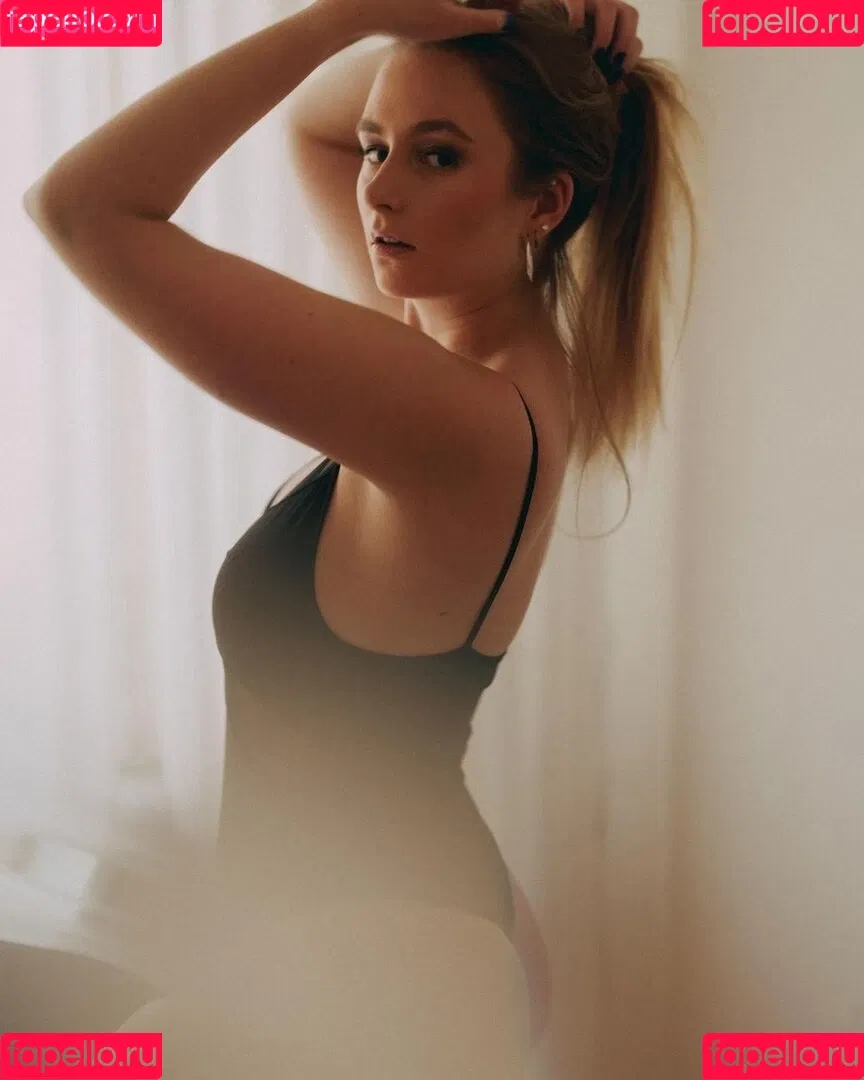naadine.gr Onlyfans Photo Gallery 