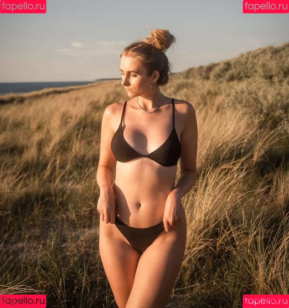 naadine.gr Onlyfans Photo Gallery 