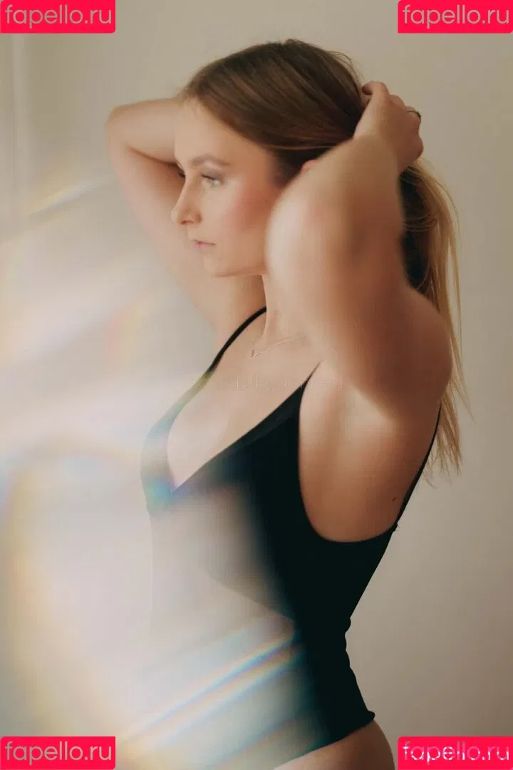 naadine.gr Onlyfans Photo Gallery 