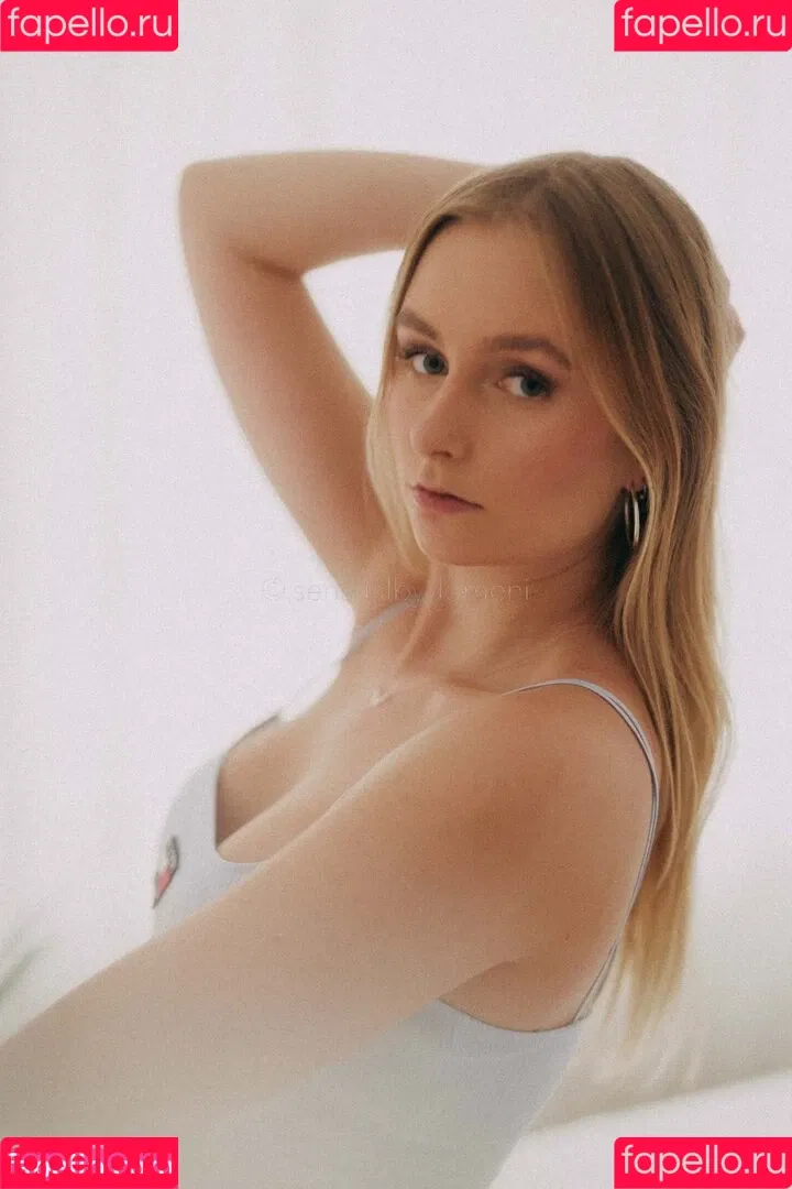 naadine.gr Onlyfans Photo Gallery 