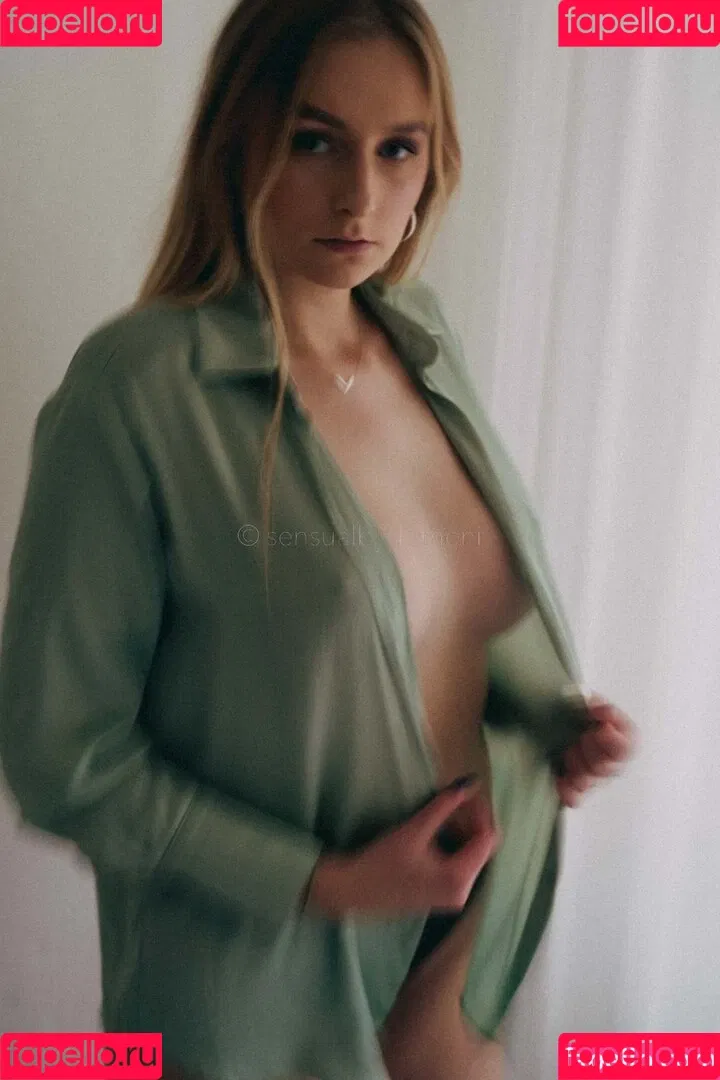 naadine.gr Onlyfans Photo Gallery 
