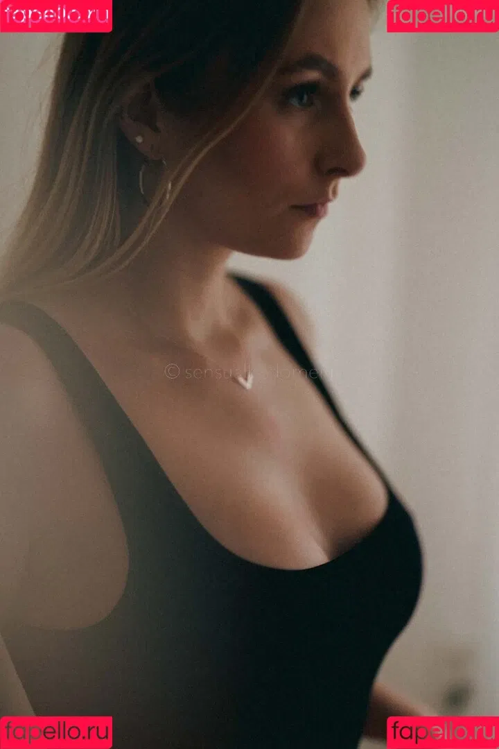 naadine.gr Onlyfans Photo Gallery 