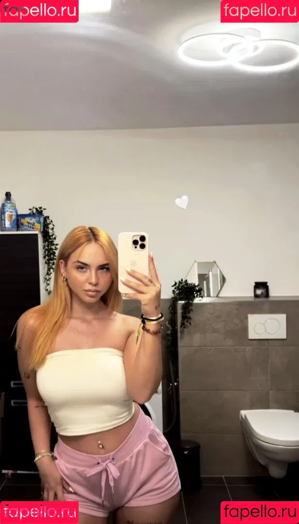 Nika Sophie Onlyfans Photo Gallery 