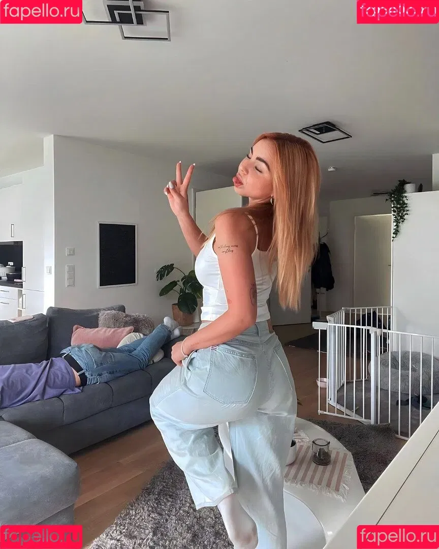 Nika Sophie Onlyfans Photo Gallery 