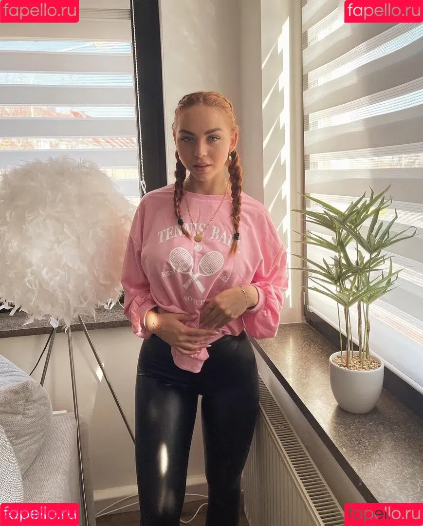 Nika Sophie Onlyfans Photo Gallery 