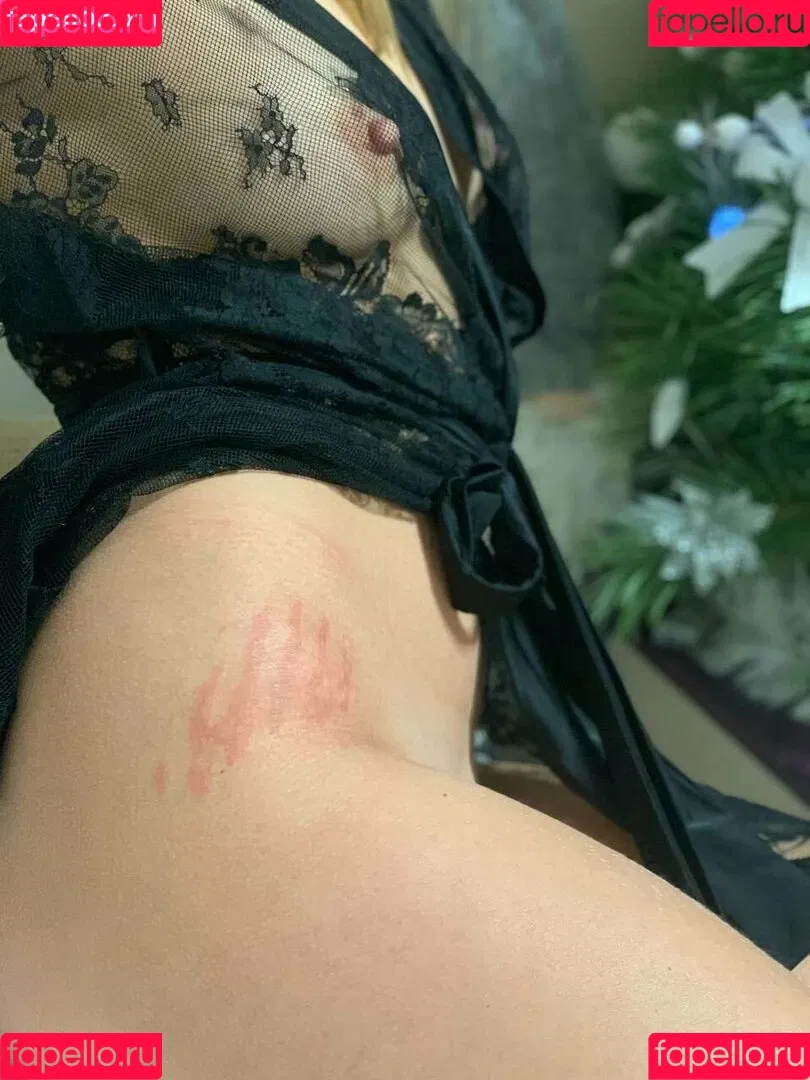 linapi Onlyfans Photo Gallery 