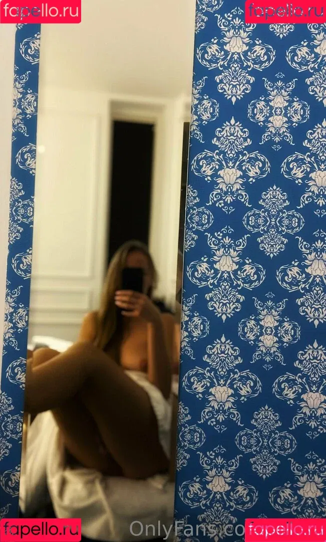 linapi Onlyfans Photo Gallery 