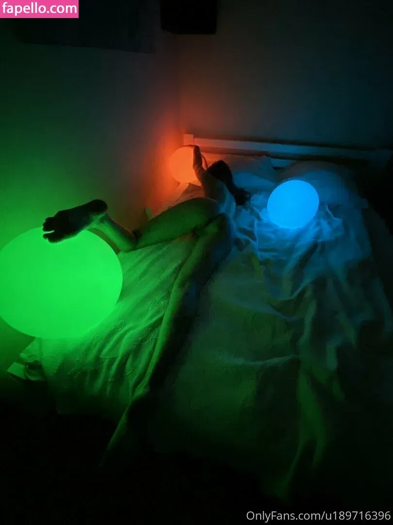 linapi Onlyfans Photo Gallery 