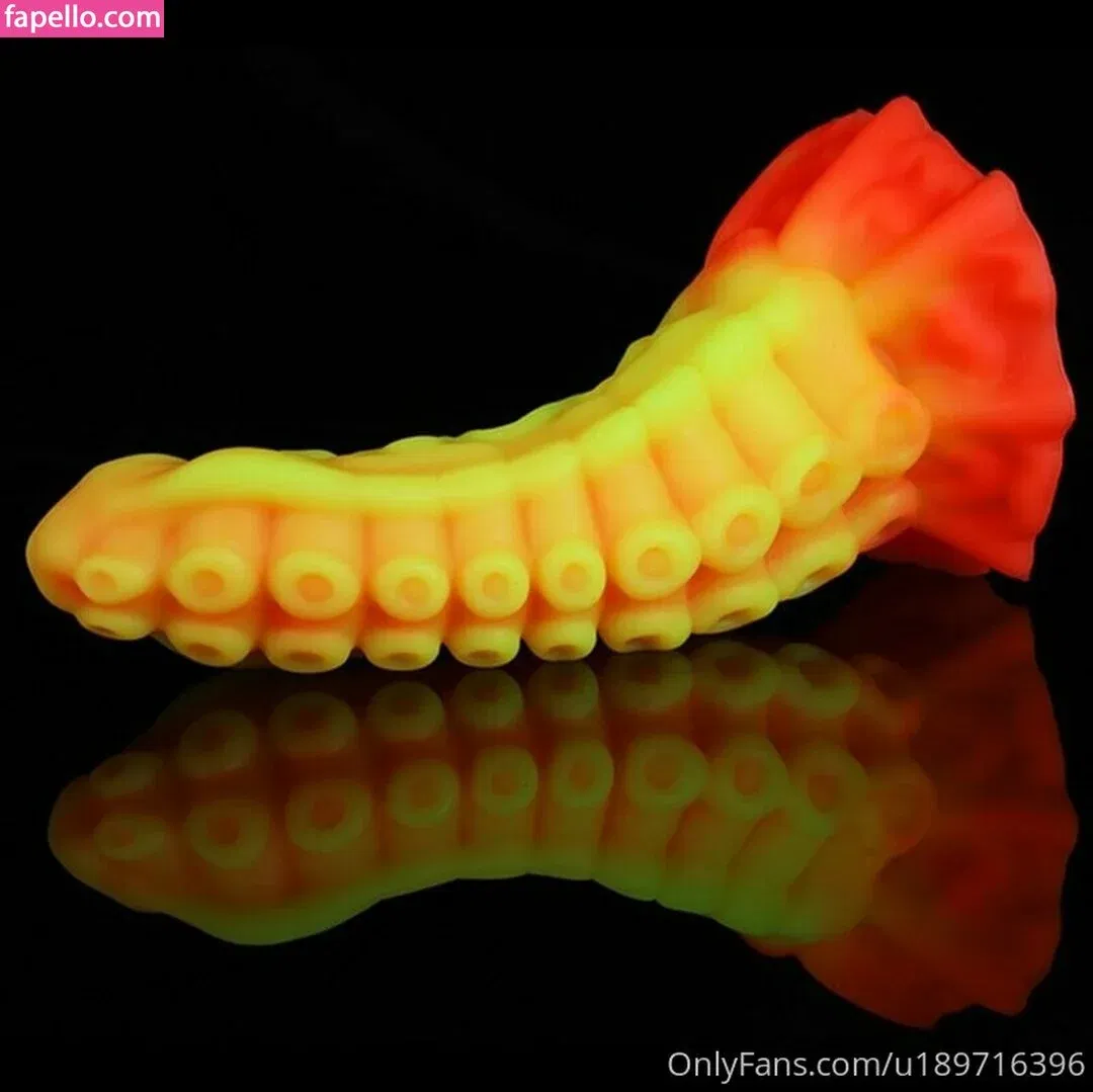 linapi Onlyfans Photo Gallery 